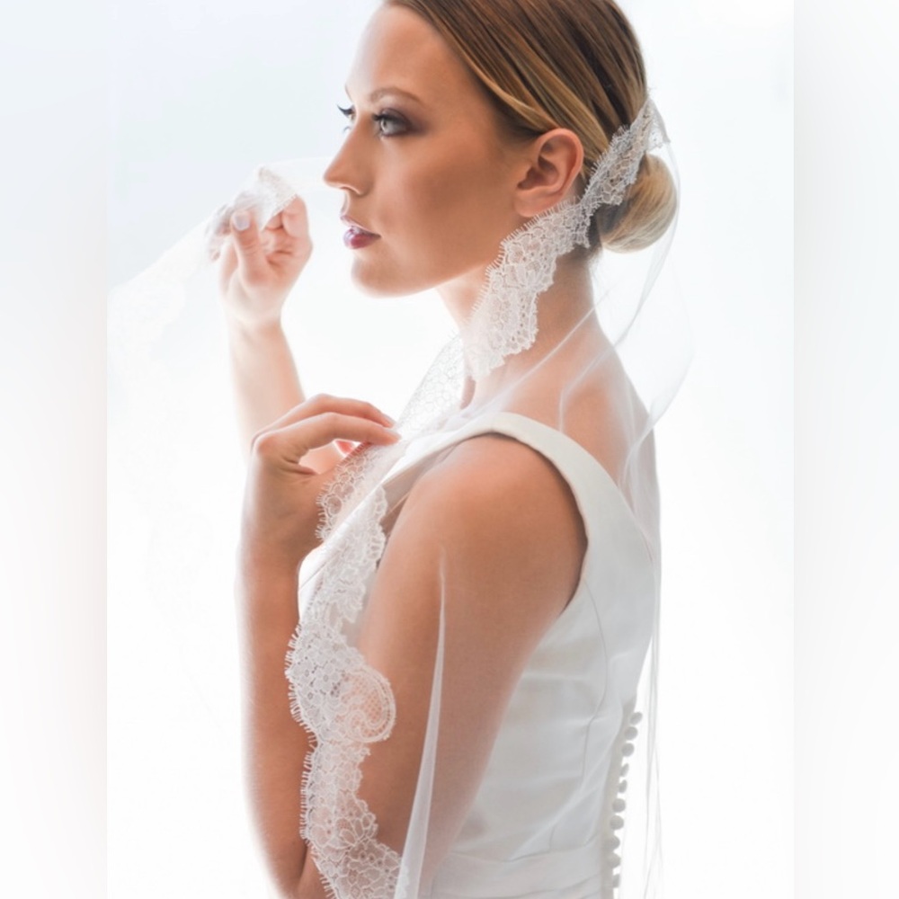 Erica Koesler Ivory Chantilly Lace Cathedral Veil 120”